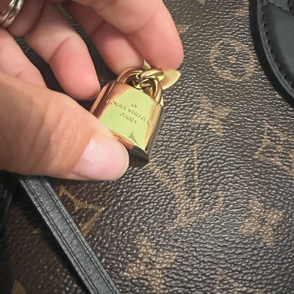 Louis Vuitton Monogram Flower Zipped Tote MM Black - Picture 14 of 16